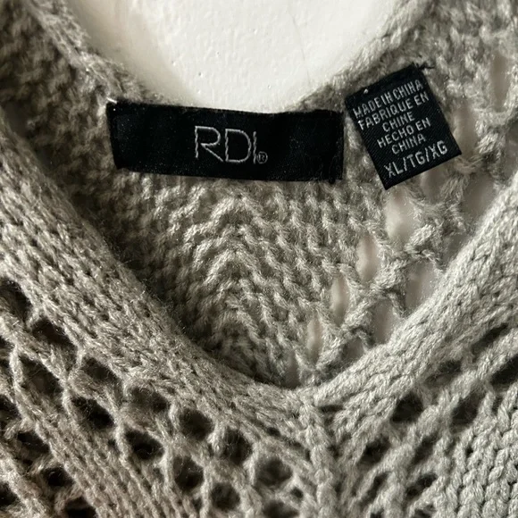 Cozy Open Knit Slouchy Oversized V-Neck Sweater - Picture 4 of 6